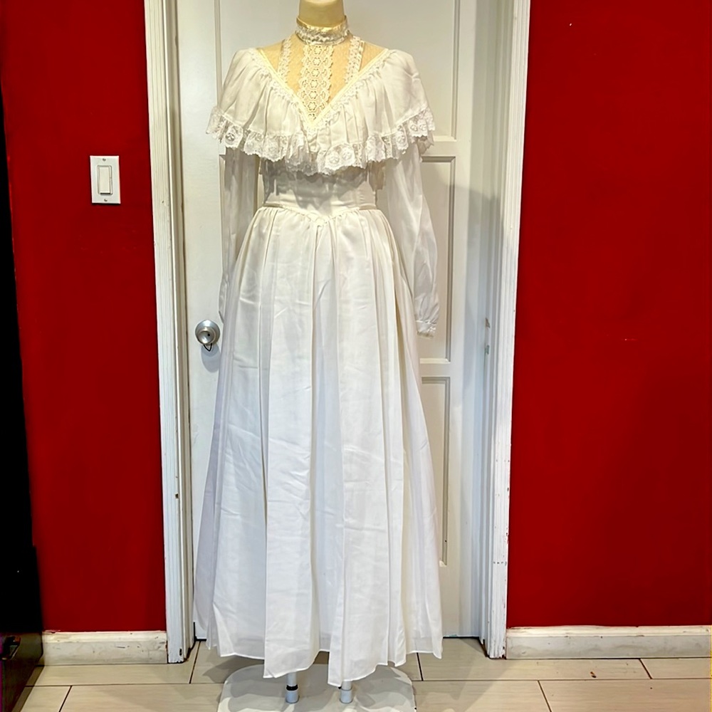Beautiful 1970’s GUNNE SAX Wedding Dress